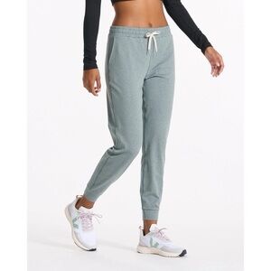 Vuori Performance Jogger in Stormy Heather